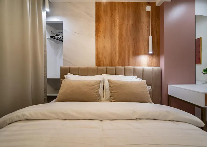 Апартаменти Center Elegance - Stylish 2br At Piata Amzei Бухарест