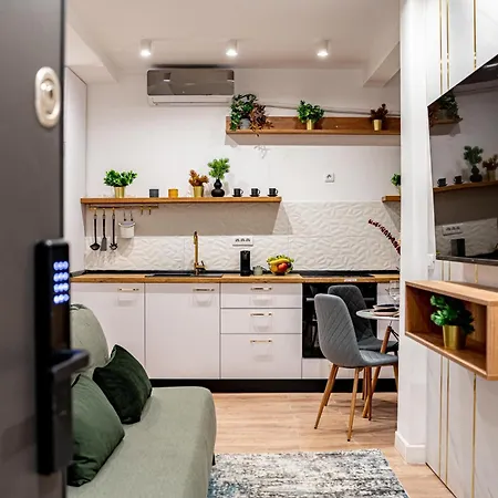 Center Elegance - Stylish 2br At Piata Amzei Lejlighed *